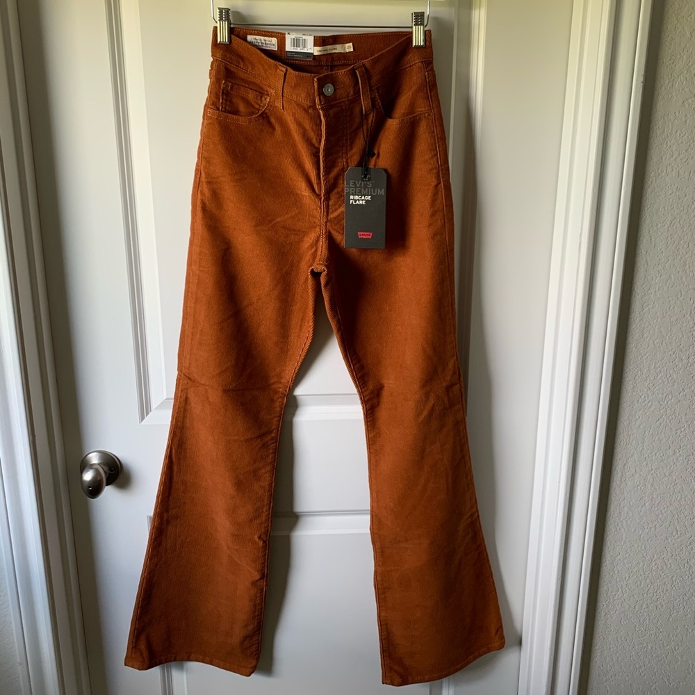 Levi’s Ribcage Flare Cord Jeans in Caramel Cafe - Picture 11 of 13